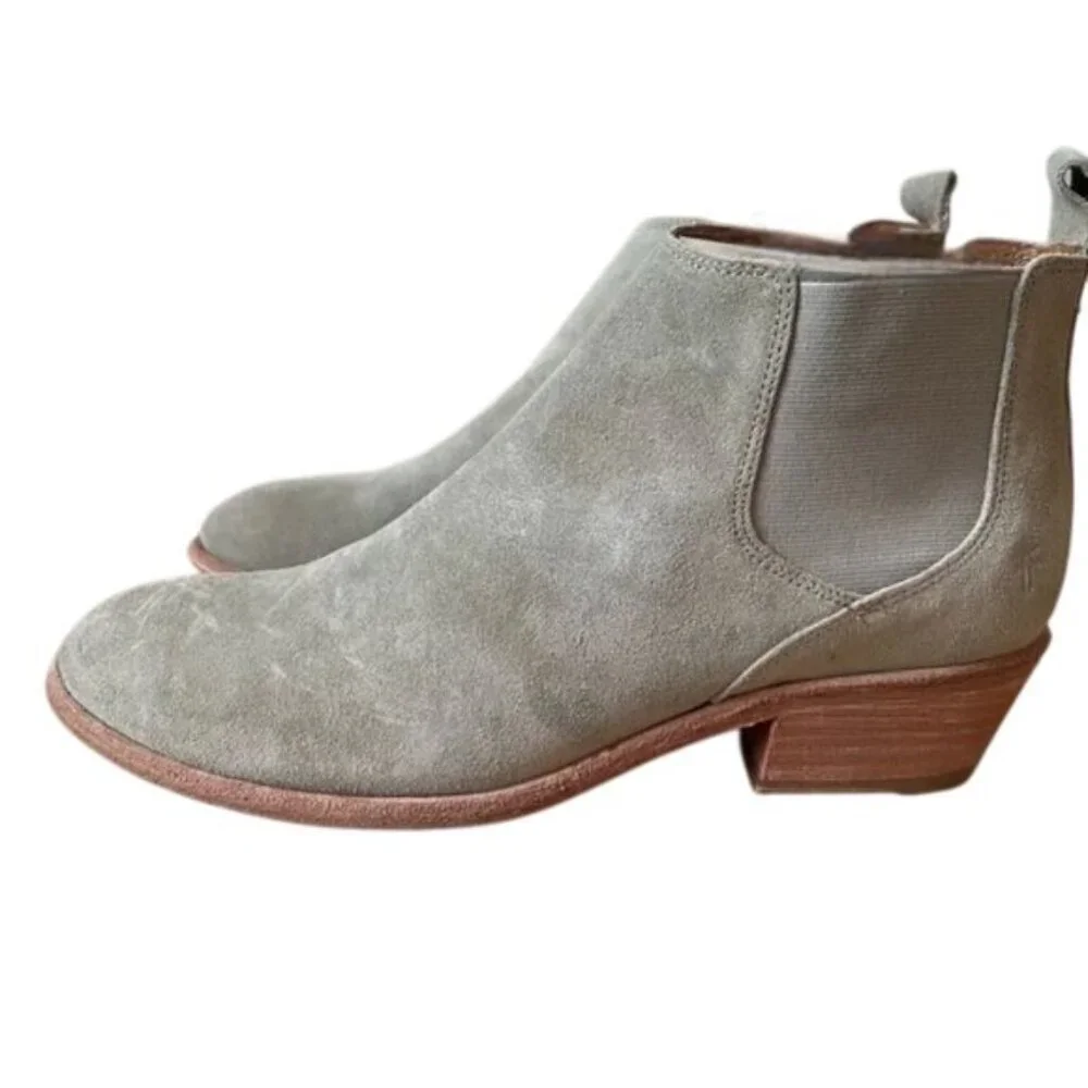 Frye Carson Chelsea Light Gray Suede Pull On Ankle Boot Size 7